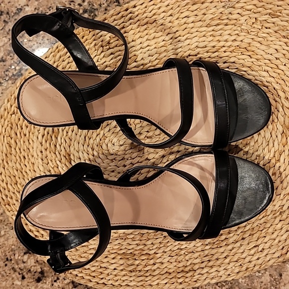 BCBG strappy heels - Picture 4 of 7